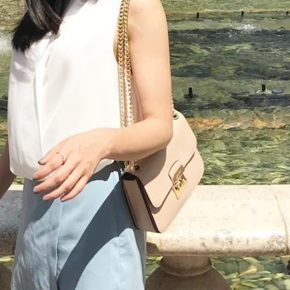 Michael Kors Sloan Editor Medium Chain Shoulder Bag in Oyster (Light Pink Beige) - Picture 13 of 13